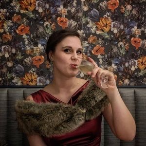 MEET YOUR POSHER! 💖✨